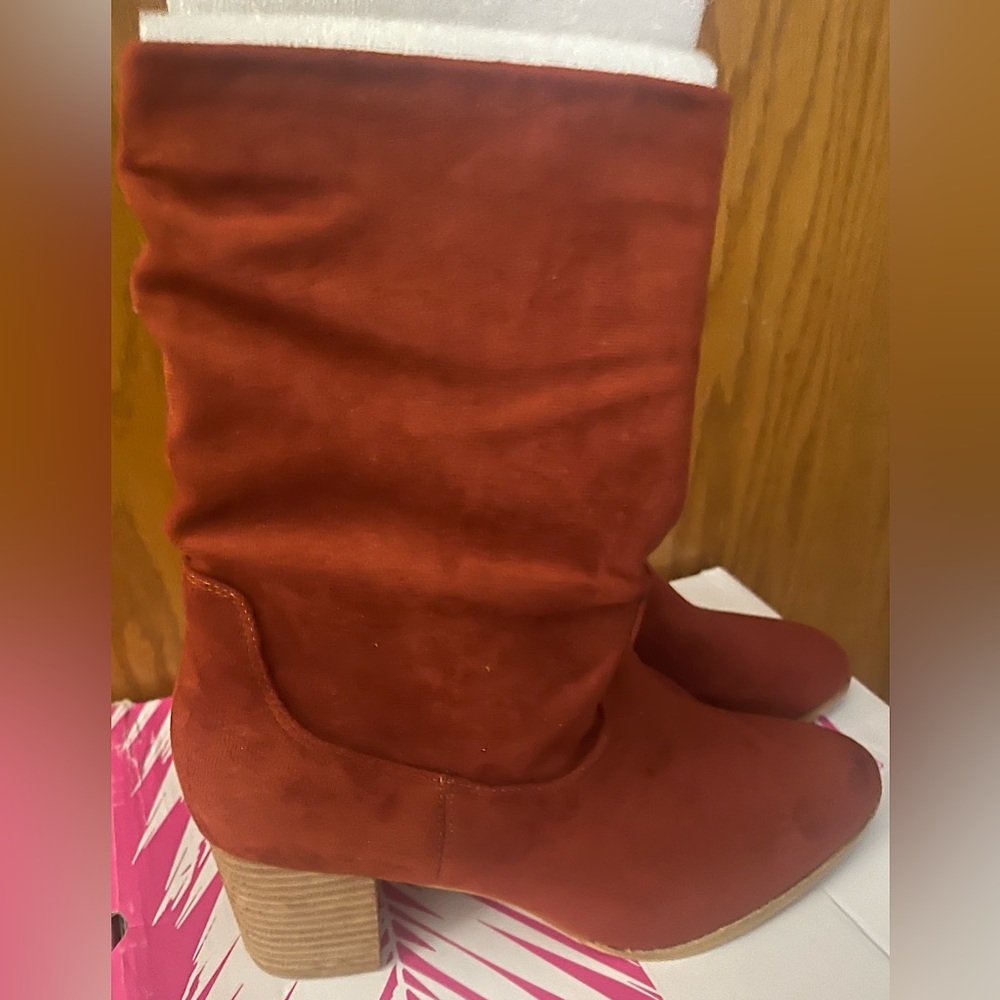 NWT Women’s Rust Colored Suede Slouch Boots Size 11